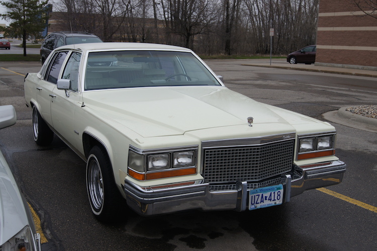 81 Cadillac Sedan de Ville V864