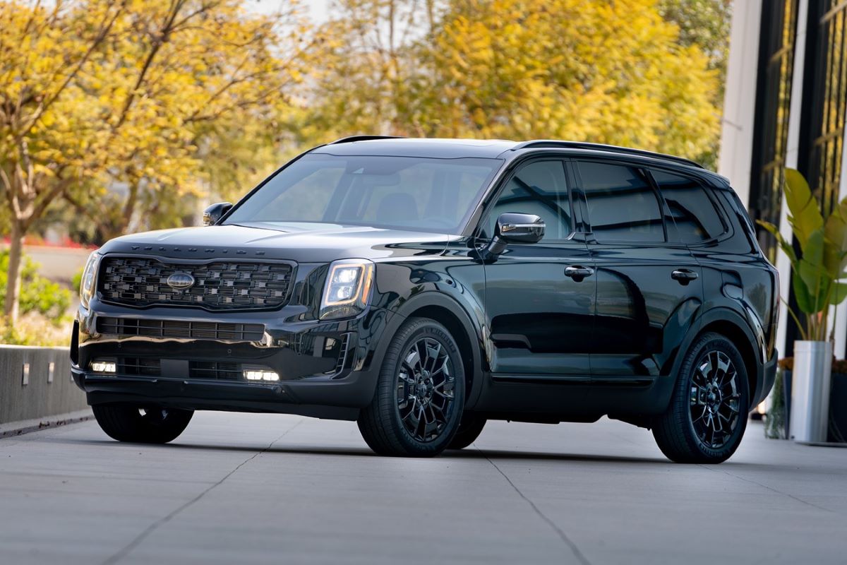 2021 Kia Telluride front three-quarter view