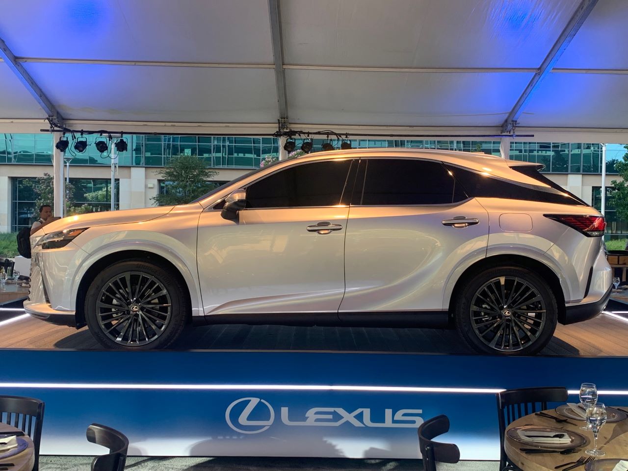 2023 Lexus RX profile