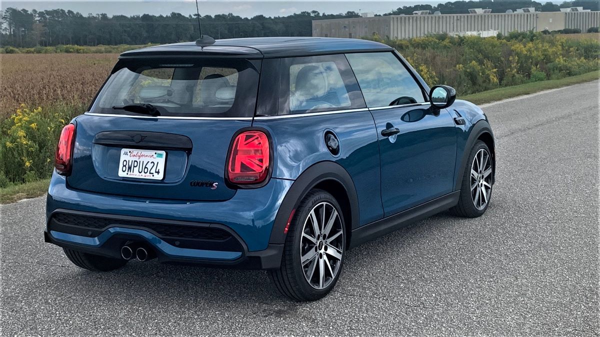 2022 Mini Cooper S Rear Three-Quarter View