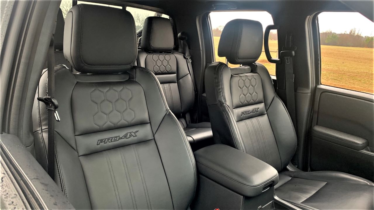 2022 Nissan Frontier front seats