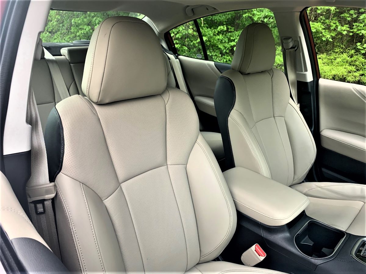 Subaru Legacy front seats