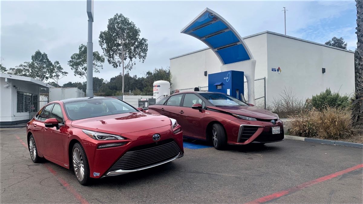 Two generations of the Toyota Mirai at a hydrogen fueling station near San Diego.