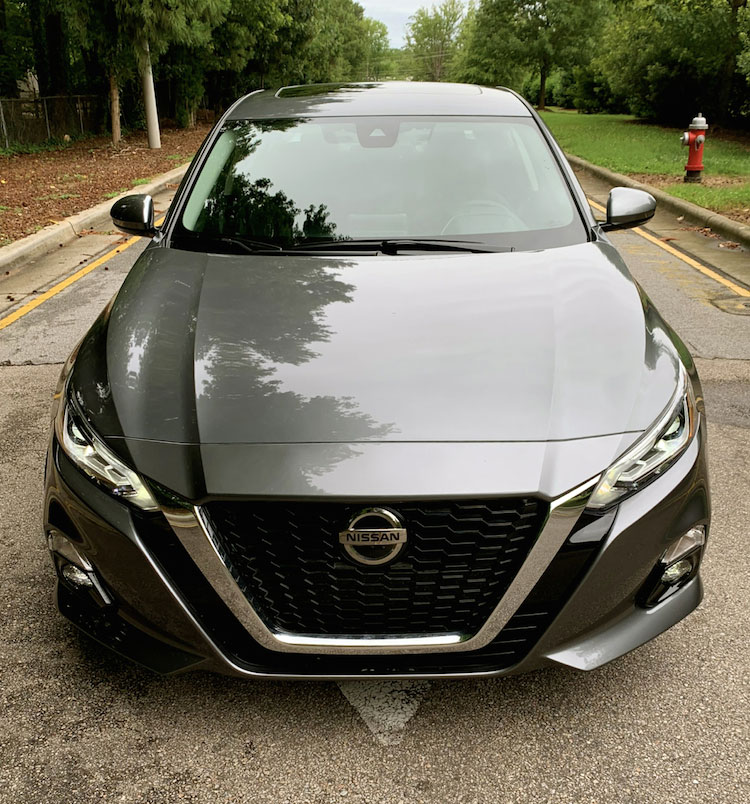 2019 Nissan Altima front