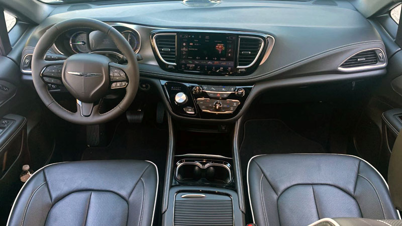 2023 Chrysler Pacifica interior