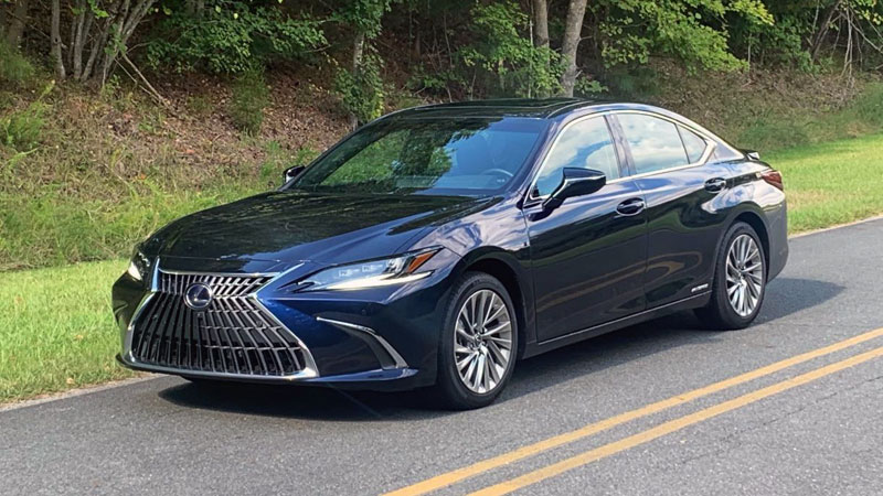 2023 Lexus ES Hybrid Review: Luxury and Efficiency Intersect
