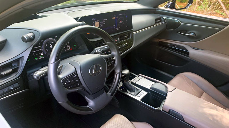 2023 Lexus ES interior