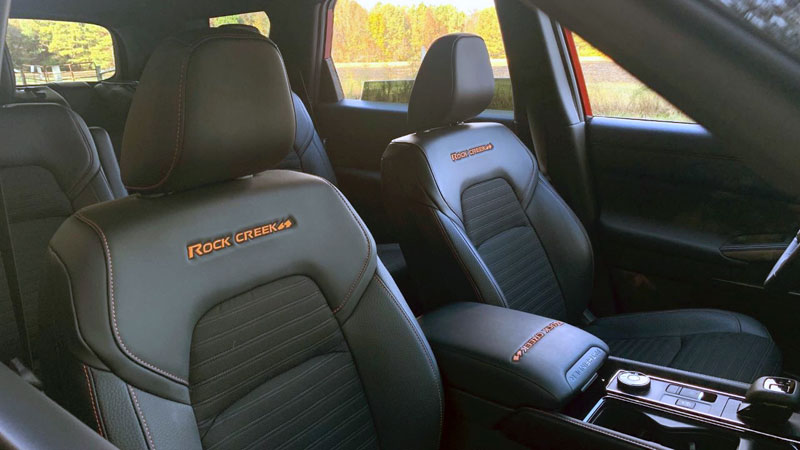 2023 Nissan Pathfinder front seats