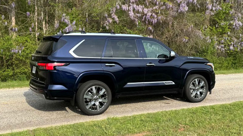 2025 toyota sequoia 2
