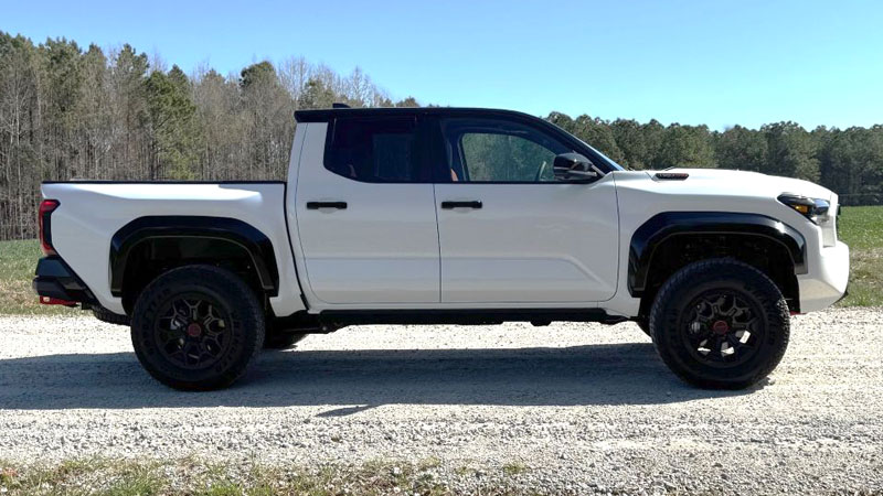 2025 toyota tacoma trd 2