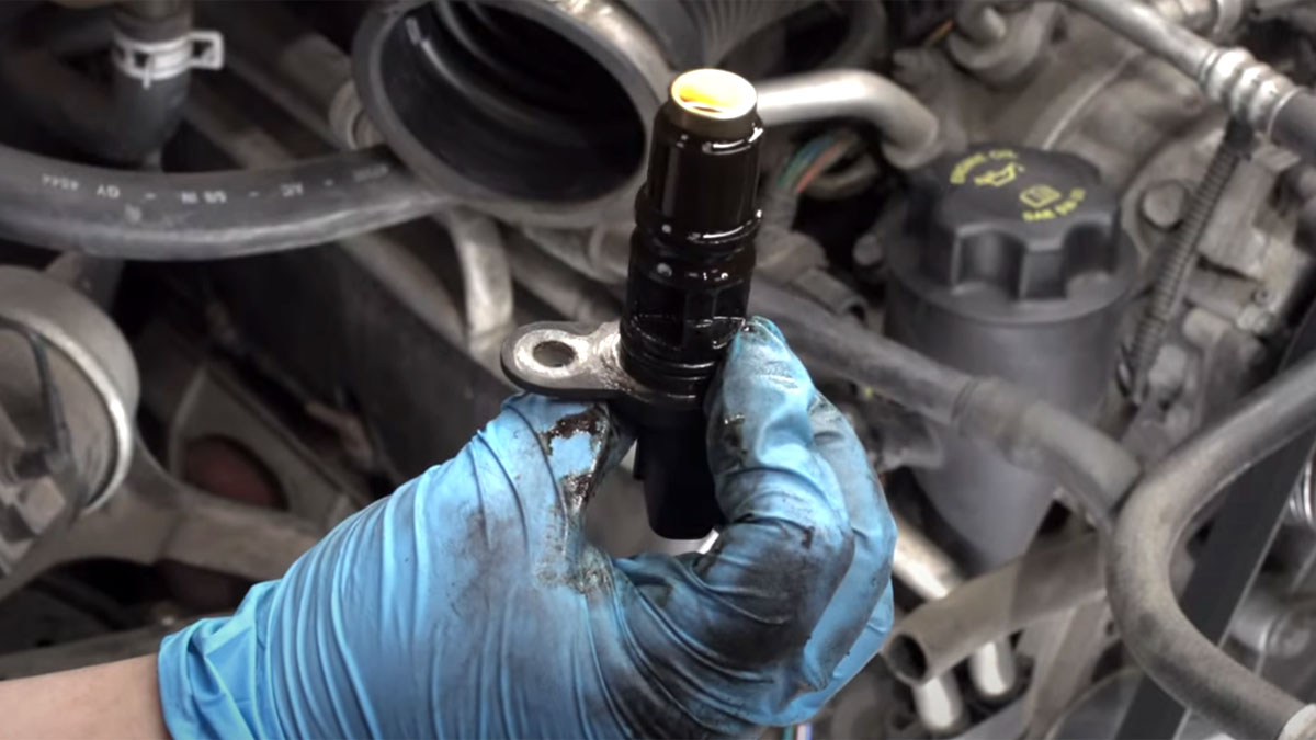 Engine light, start issue, exhaust fumes : It's the crankshaft position  sensor to replace ! 