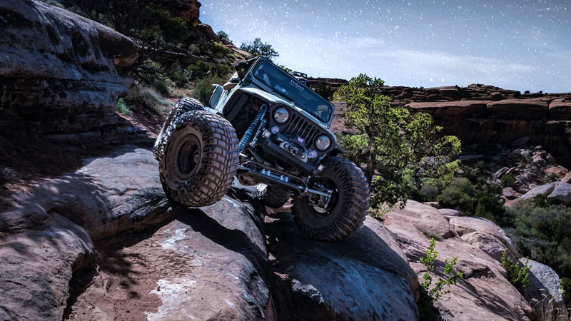 Jeep rock crawling